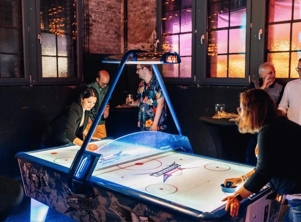 Spiele und Drinks bei der Abendveranstaltung